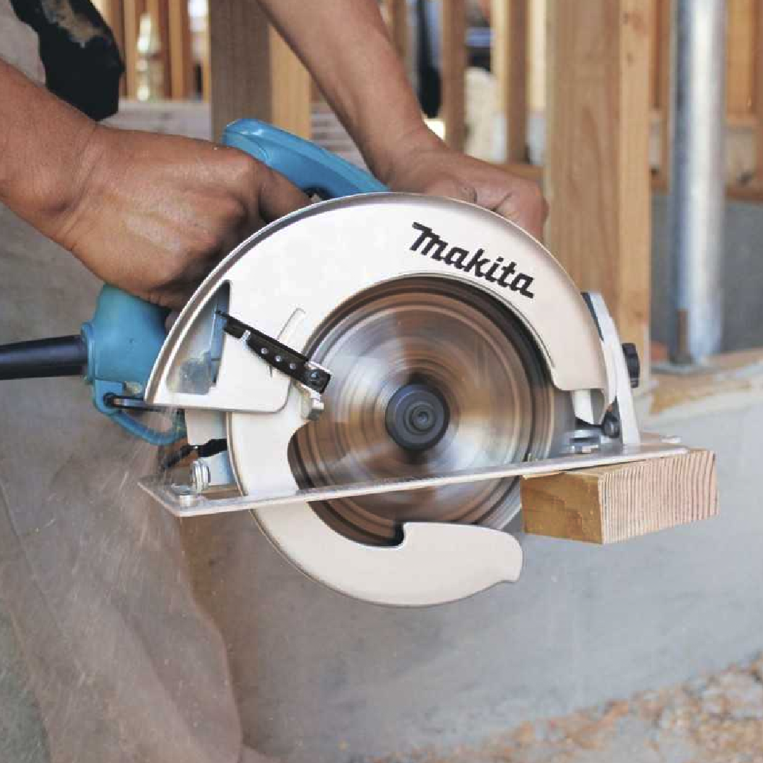Sierra-Circular-185-mm-7-1-4-Makita-5007NK-5.png Sierra Circular 7 1/4" (184mm) 1800W Corte en 90° 63.5mm Makita 5007NK - Imagen 3